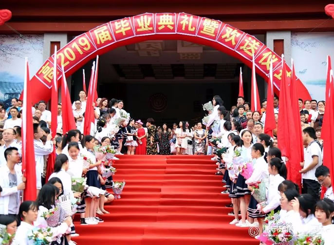 【遂寧東辰】你們再看看學校，老師再看看你們 | 遂寧東辰高2019屆畢業歡送會