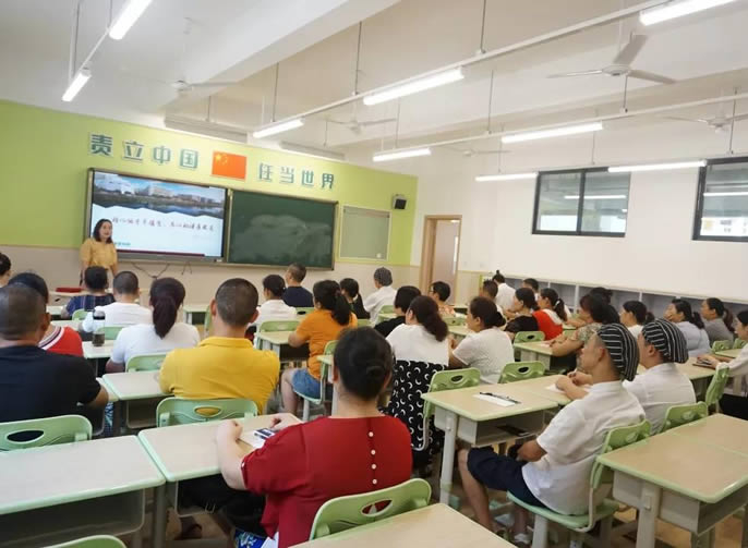 【梓潼東辰】梓潼縣人民政府副縣長蒲遠富一行視察學校開學準備工作
