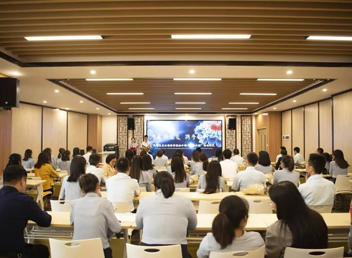 【成都東辰】良師益友，攜手同行||成都東辰外國語學校初中部“青藍工程”活動暨師徒結對儀式