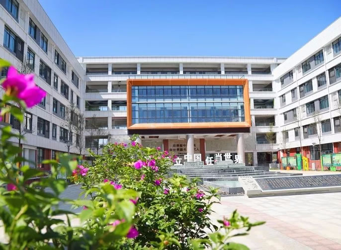 【安州東辰】做溫暖的守護者 | 安州東辰國際學校優(yōu)先安排疫情救治一線醫(yī)務工作者子女就讀