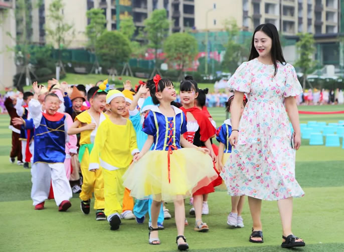 在東辰，做一個(gè)快樂的小孩 | 東辰教育祝大家六一快樂！