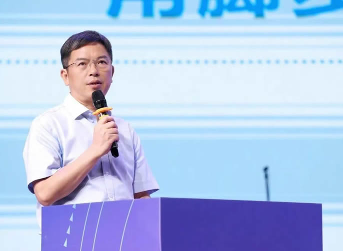 總校長來信丨給孩子勇闖未來的信心和力量